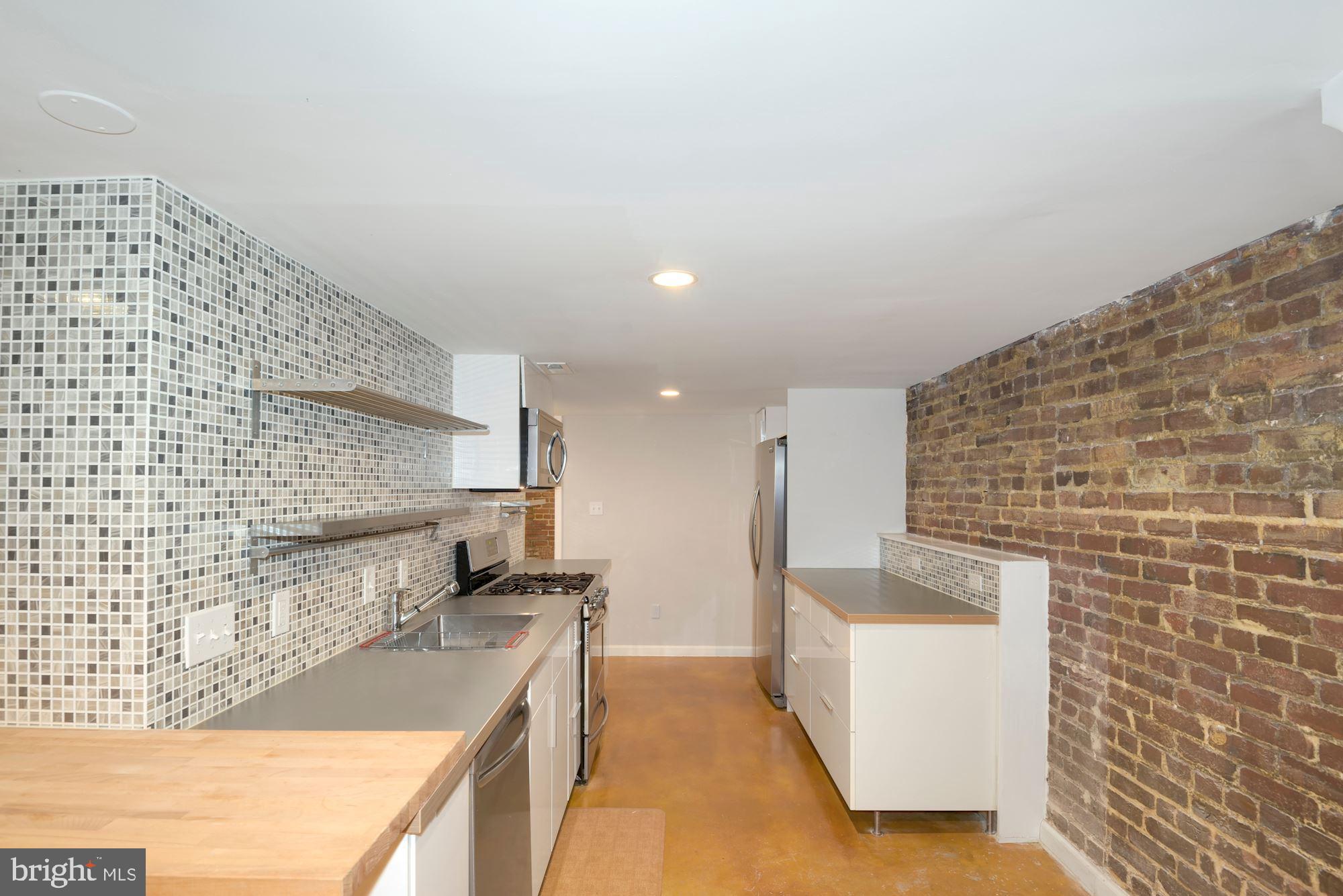 2721 Ontario Road Northwest, Unit B Washington, DC 20009 - Photo 8 of 21 Stainless steel full size applliances