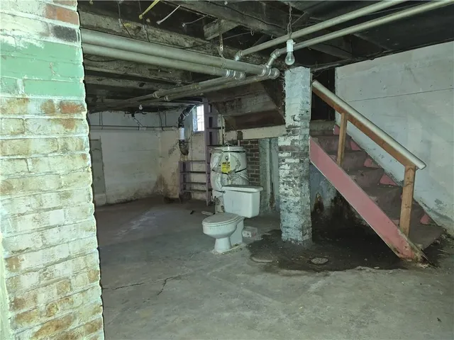 $75,000 | 1674 Lincoln Way, White Oak, PA 15131