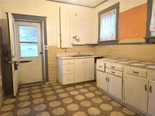$65,000 | 1674 Lincoln Way, White Oak, PA 15131