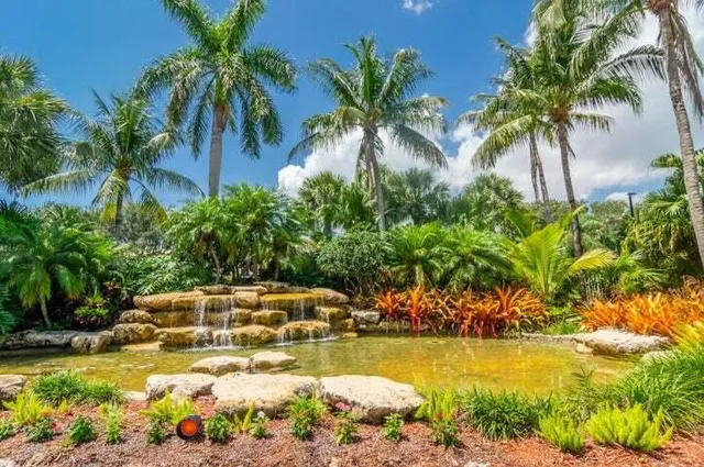 a view of a tennis court