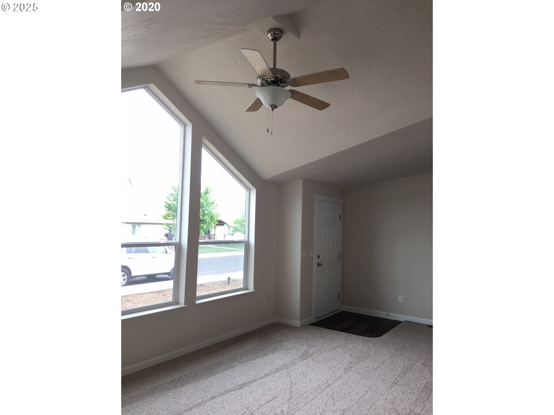 3092 Southwest River View Drive Pendleton, OR 97801 - Photo 2 of 20