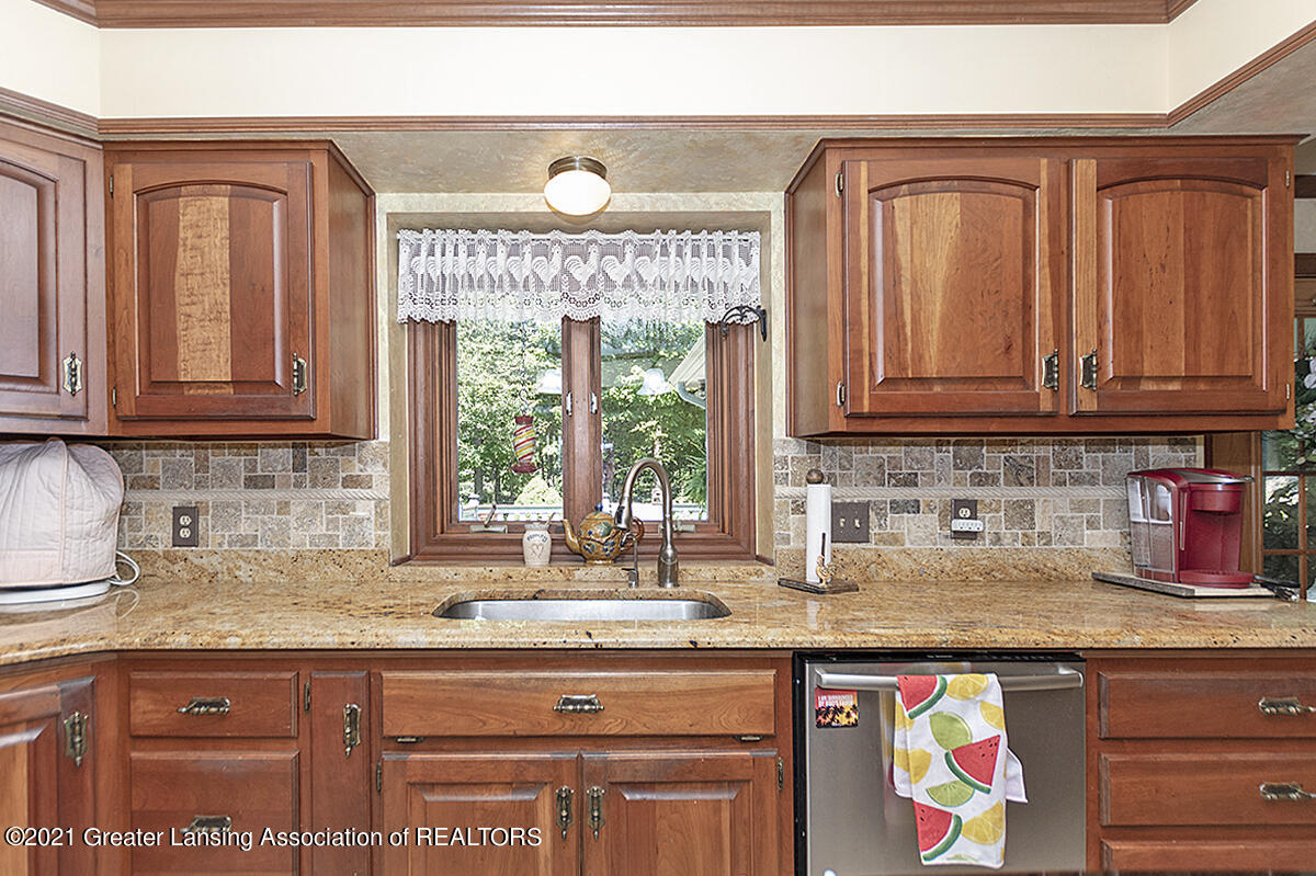 856 Stillman Road Mason, MI 48854 - Photo 6 of 39 08