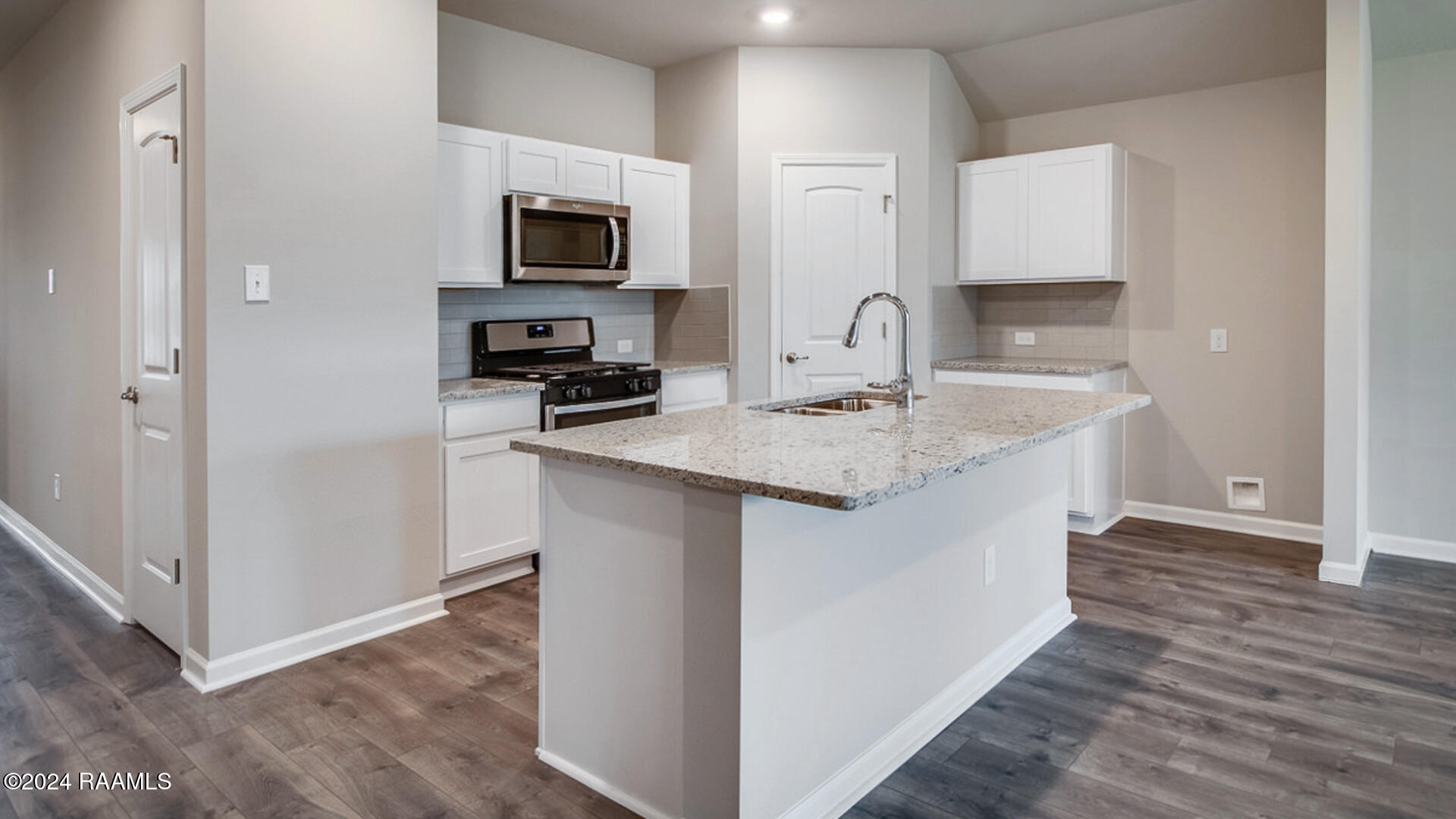 110 Lake Ridge Drive Broussard, LA 70518 - Photo 4 of 14 110 Lake Ridge Drive, Broussard, LA