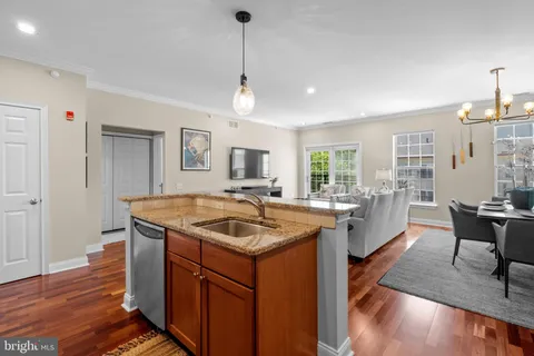 $615,000 | 500 Admirals Way, Unit 402, Philadelphia, PA 19146