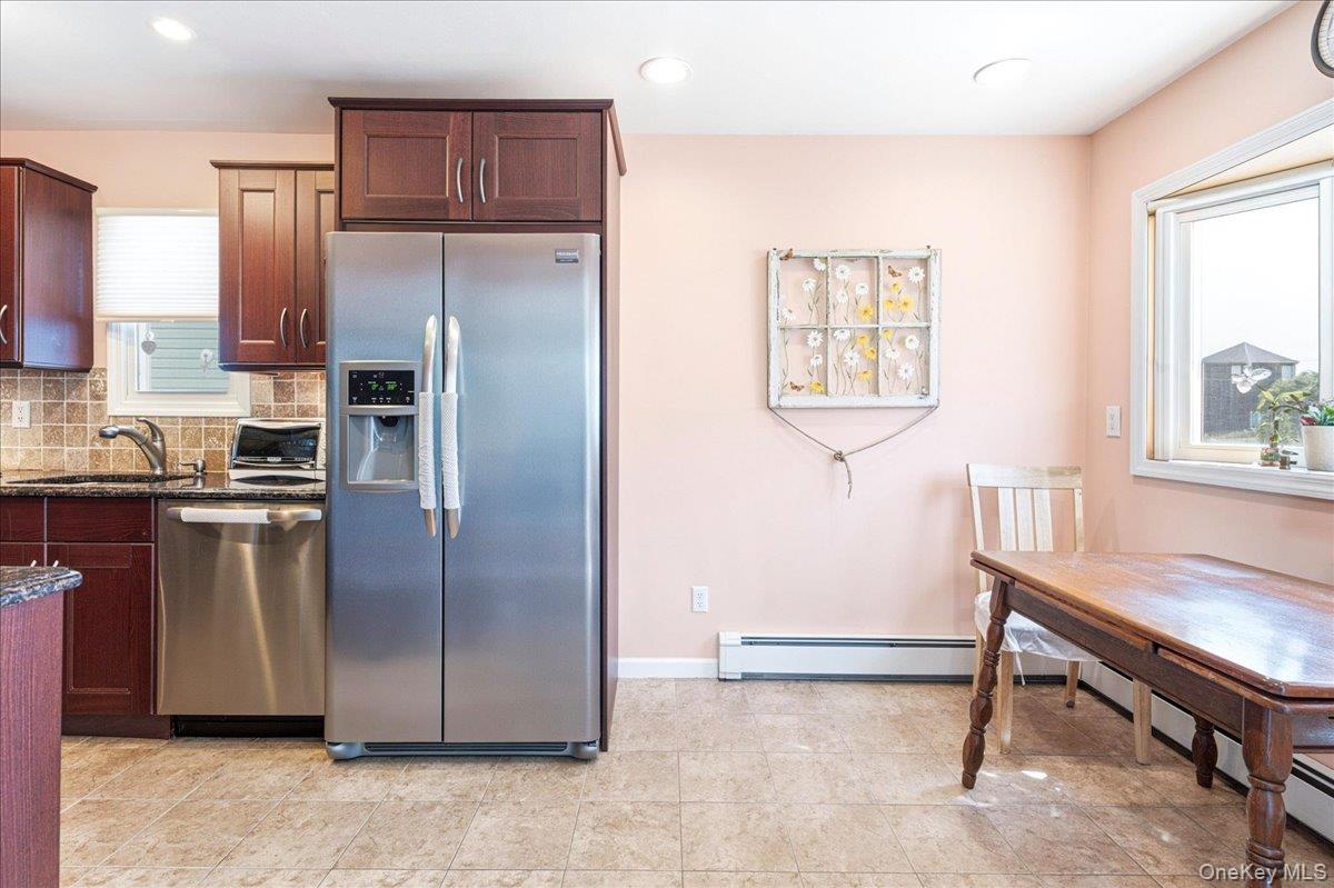 29 Milton Road Babylon, NY 11702 - Photo 8 of 25 Gallery Image 8