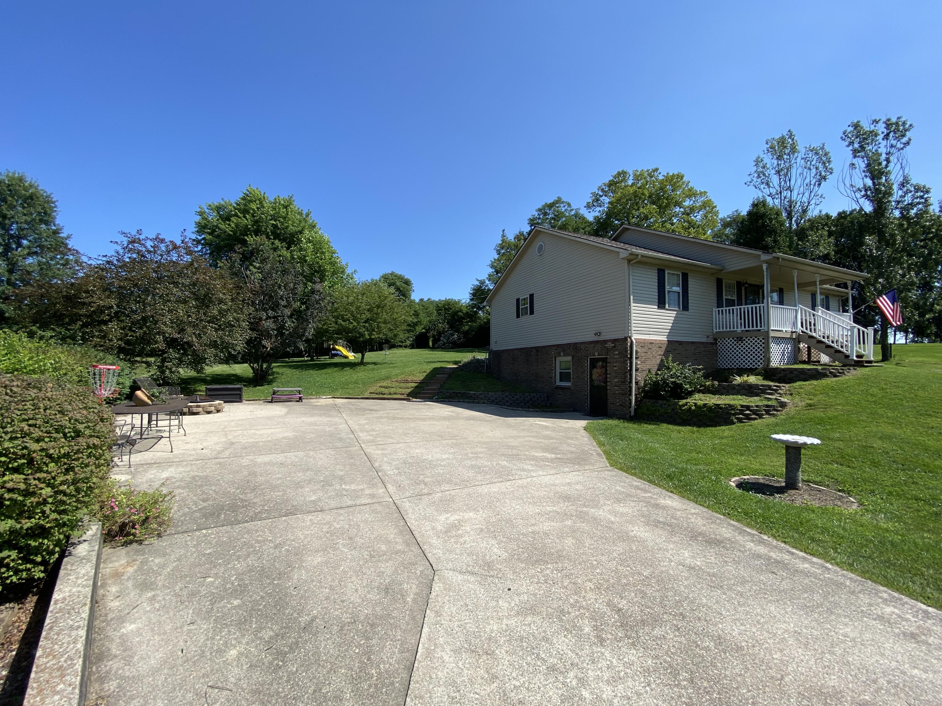 4476 Ecton Road Winchester, KY 40391 - Photo 28 of 35 Driveway