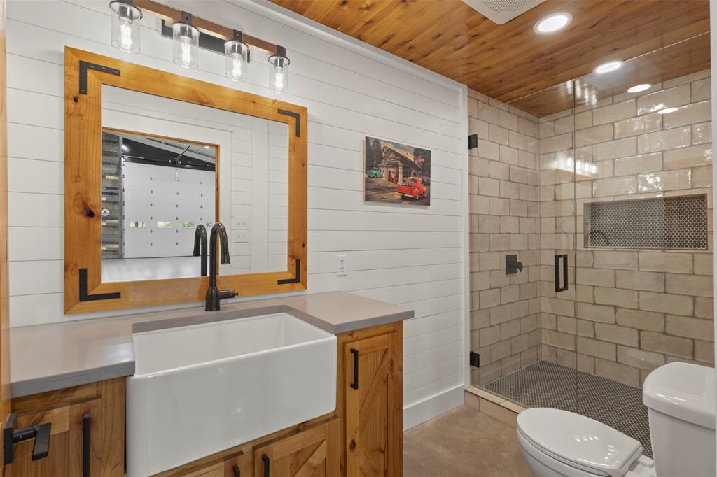 10078 Farmington Road Van Alstyne, TX 75495 - Photo 34 of 40 Shop Bathroom!