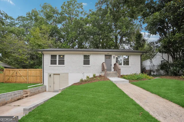 $2,200 | 1335 East Washington Avenue, East Point, GA 30344