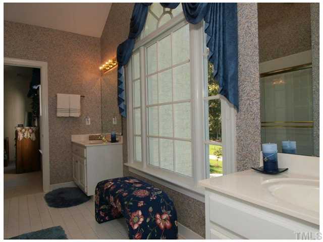 9116 Reedham Oaks Court Raleigh, NC 27615 - Photo 20 of 25 Jack & Jill Bathroom