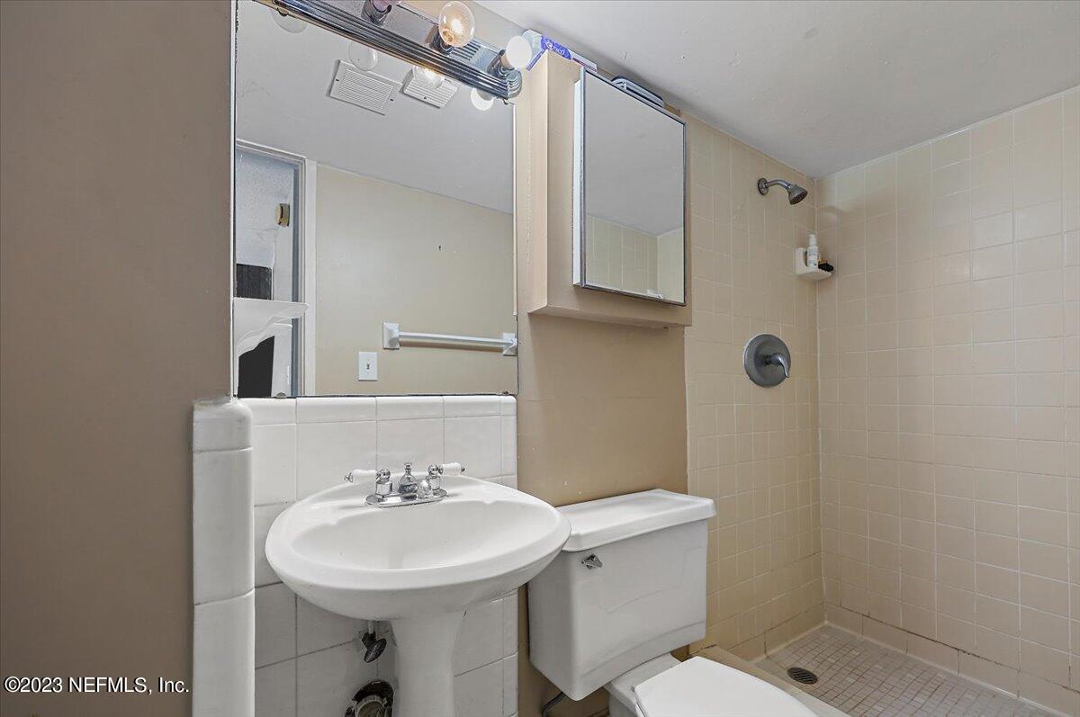 901 Ocean Boulevard, Unit 64 Atlantic Beach, FL 32233 - Photo 13 of 26 a bathroom with a sink a toilet and shower