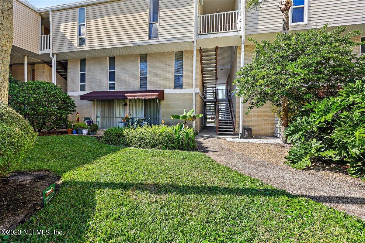 901 Ocean Boulevard, Unit 64 Atlantic Beach, FL 32233 - Photo 18 of 26 a front view of a house with garden