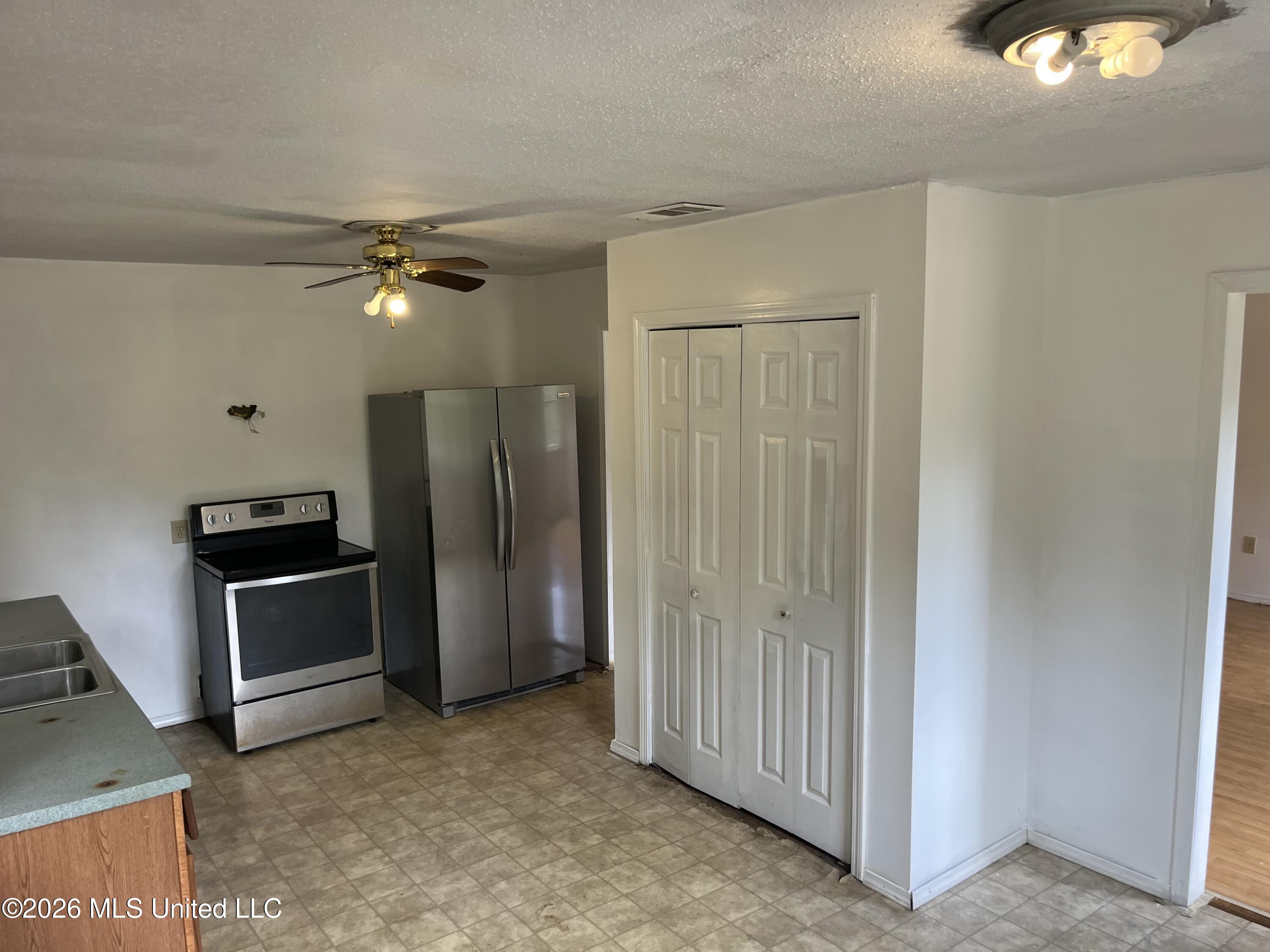 328 West Progress Road Prentiss, MS 39474 - Photo 3 of 18 IMG_8277