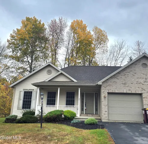 $2,100 | 2 Red Maple Lane, Unit A, Halfmoon, NY 12065