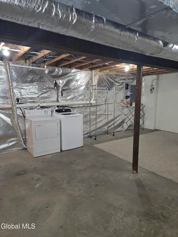 $2,100 | 2 Red Maple Lane, Unit A, Halfmoon, NY 12065