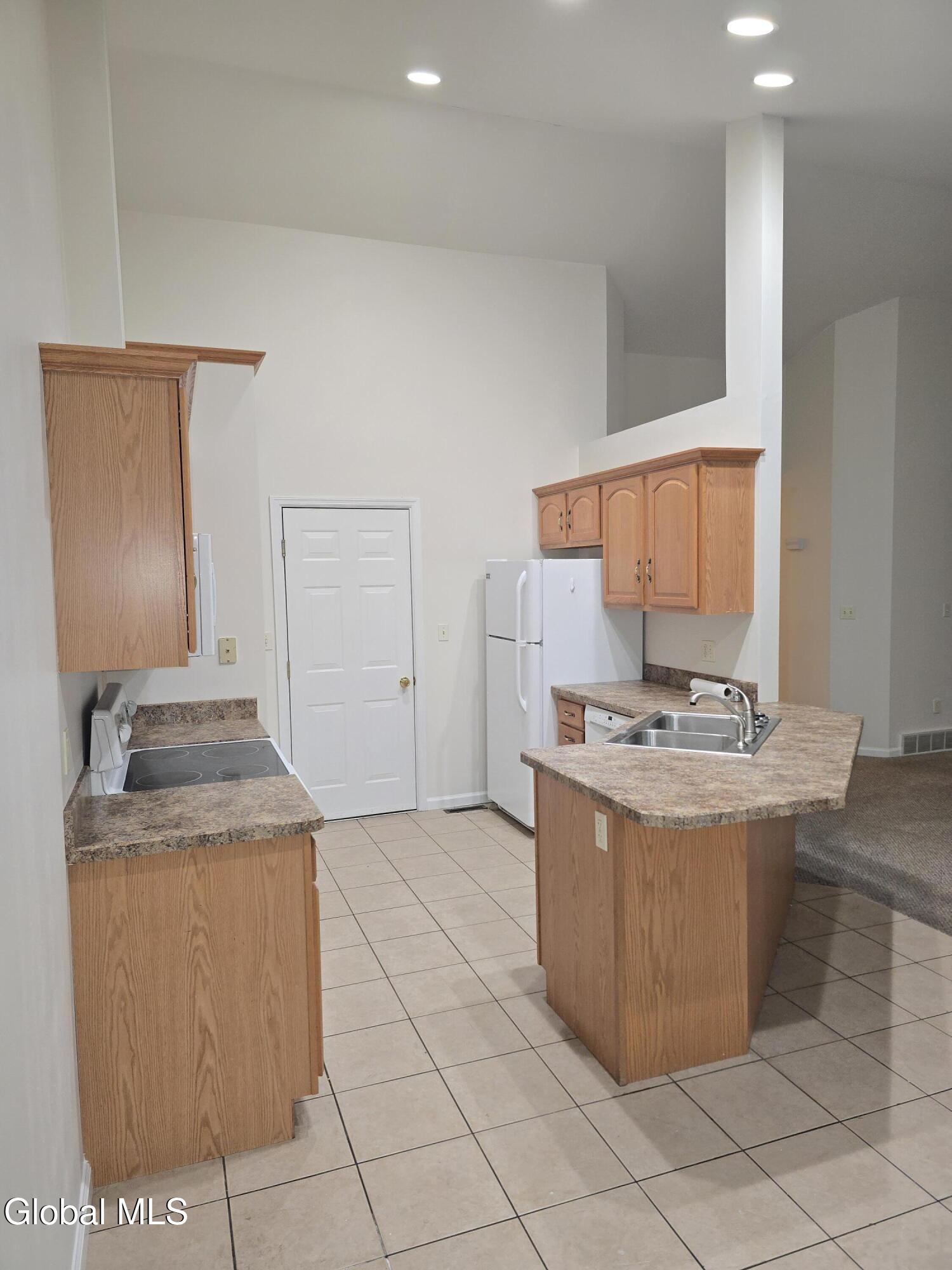 2 Red Maple Lane, Unit A Halfmoon, NY 12065 - Photo 7 of 17 20251024_094816