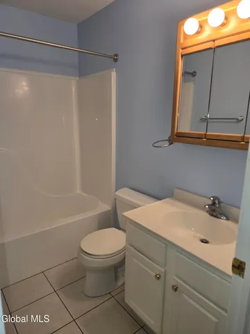 $2,100 | 2 Red Maple Lane, Unit A, Halfmoon, NY 12065