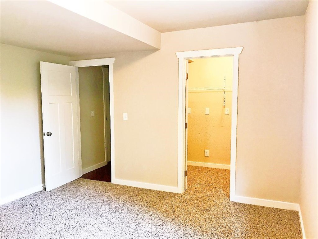 2114 Monterey Court Southeast Renton, WA 98055 - Photo 12 of 17 Gallery Image 12