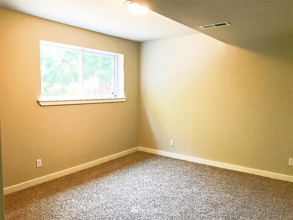 2114 Monterey Court Southeast Renton, WA 98055 - Photo 13 of 17 Gallery Image 13