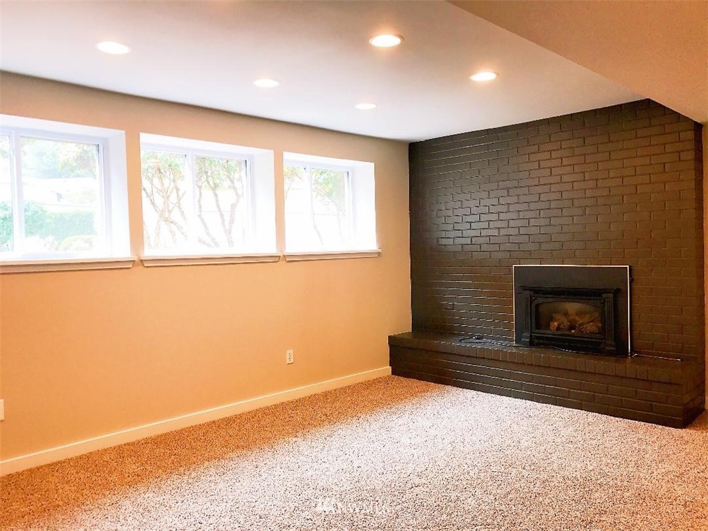 2114 Monterey Court Southeast Renton, WA 98055 - Photo 16 of 17 Gallery Image 16