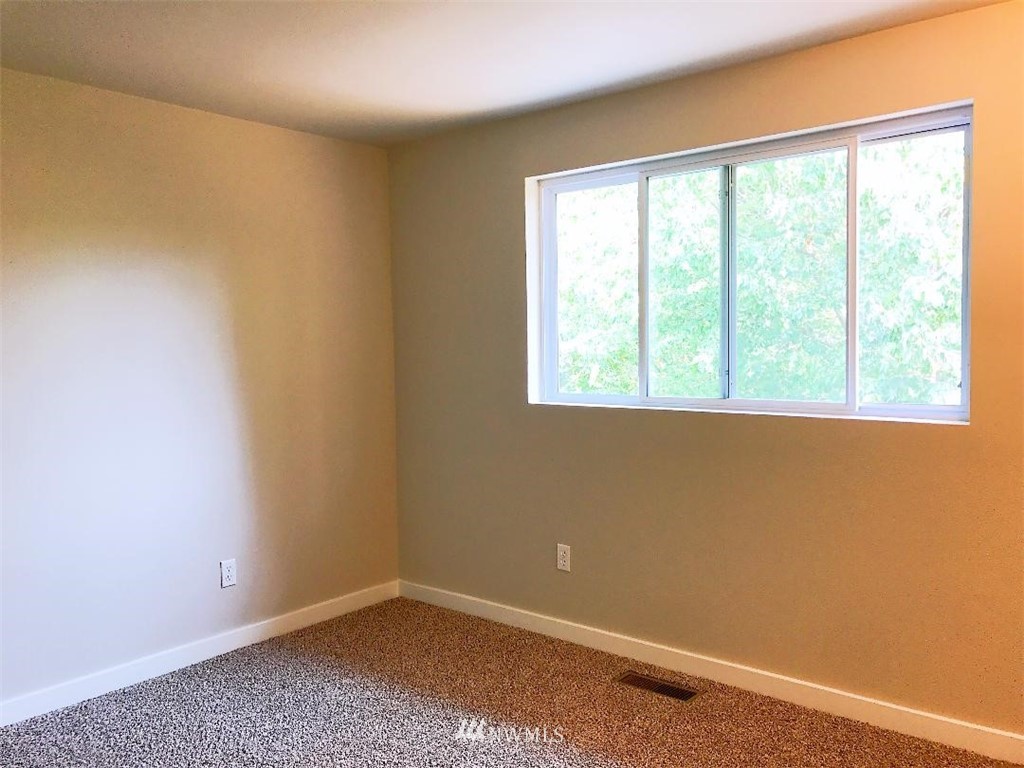 2114 Monterey Court Southeast Renton, WA 98055 - Photo 10 of 17 Gallery Image 10