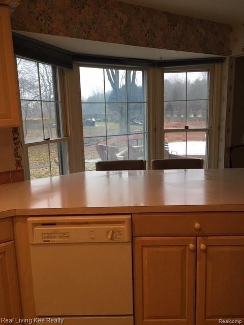 3390 Lake George Road Oakland, MI 48363 - Photo 7 of 25 IMG_2262.JPG