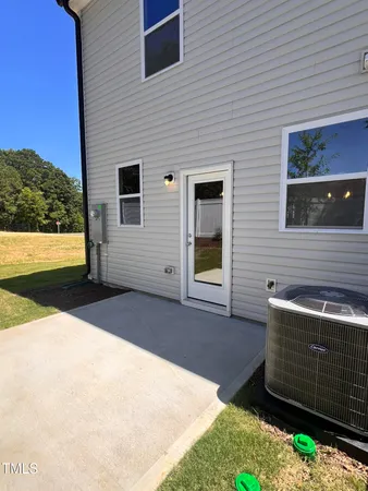 a view of backyard with pathway