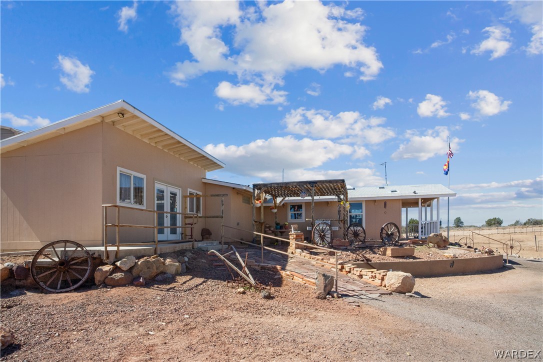 1108 South McCarrel Road Kingman, AZ 86401 - Photo 21 of 65 a view of a backyard with a patio
