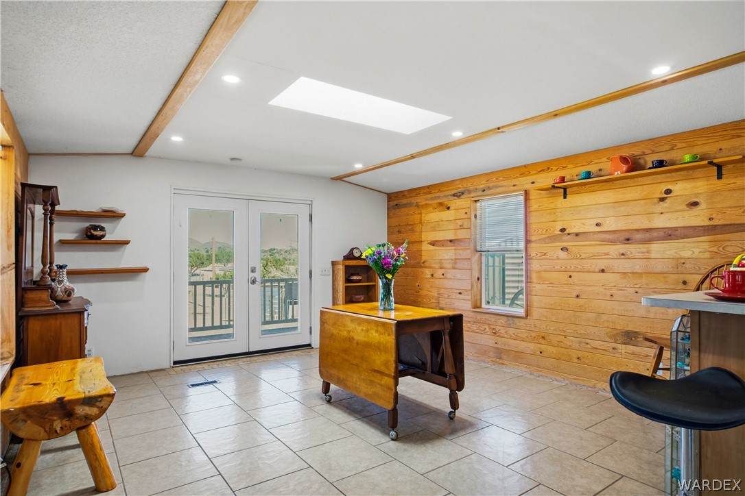 1108 South McCarrel Road Kingman, AZ 86401 - Photo 27 of 65 a living room with furniture and a floor to ceiling window