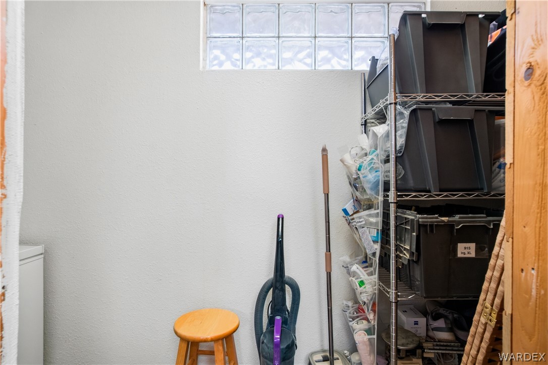 1108 South McCarrel Road Kingman, AZ 86401 - Photo 46 of 65 a view of a room with gym equipment