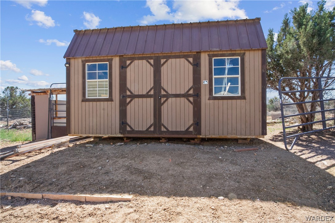 1108 South McCarrel Road Kingman, AZ 86401 - Photo 49 of 65 a wooden door with shower and yard