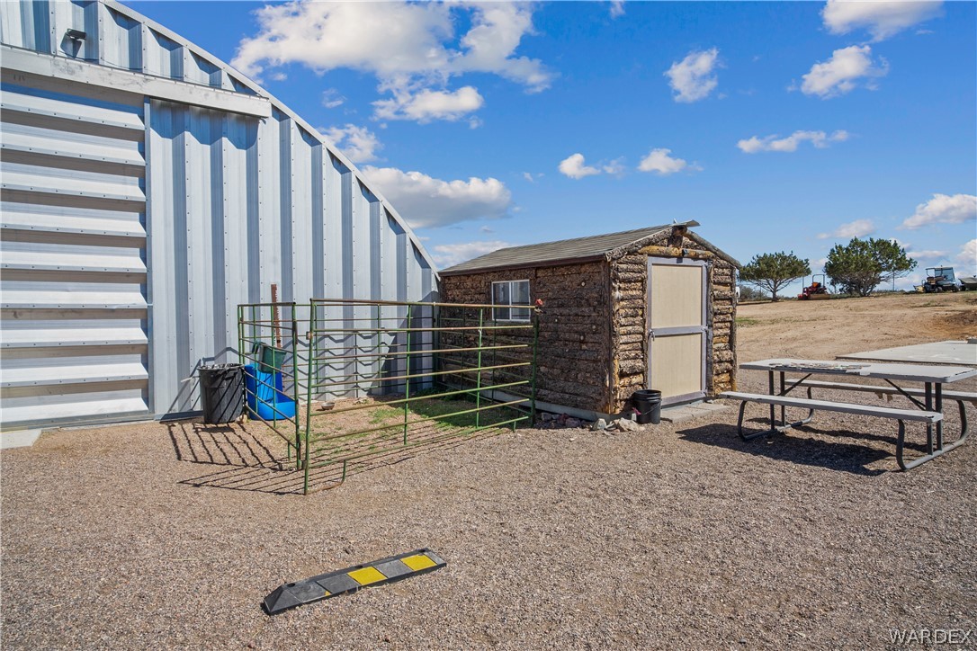 1108 South McCarrel Road Kingman, AZ 86401 - Photo 55 of 65 a view of sitting area with chairs