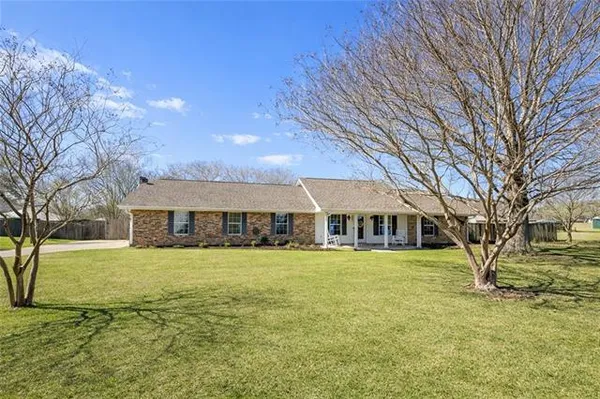 $220,000 | 633 Oak Ridge Drive, Marksville, LA 71351