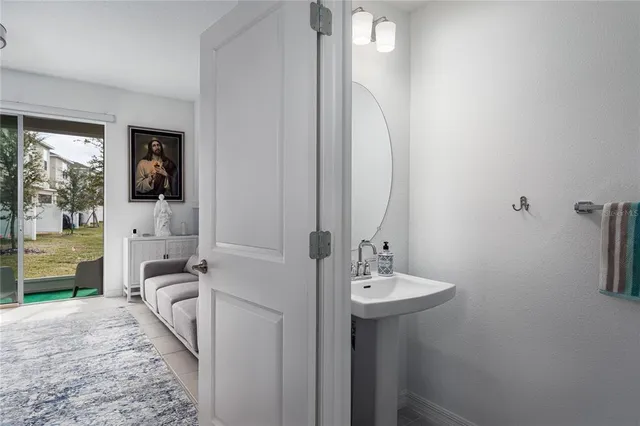 a en suite bathroom with a sink and a mirror