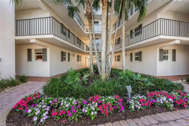 $5,900 | 222 Harbour Drive, Unit 114, Naples, FL 34103