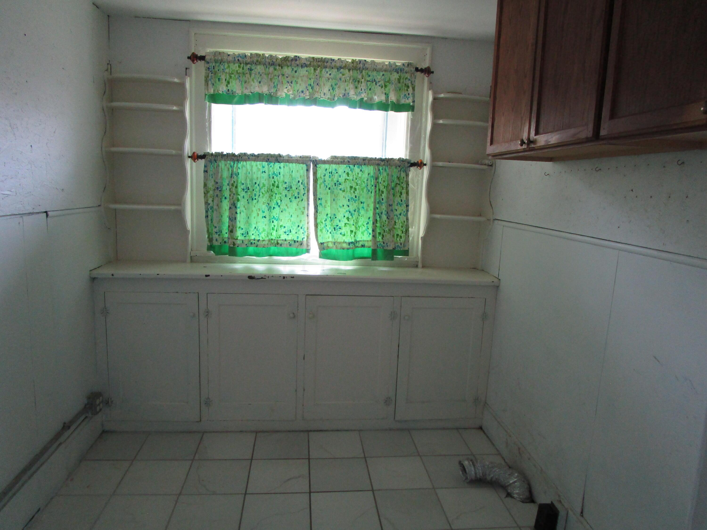 1311 Kenton Street Springfield, OH 45505 - Photo 20 of 42 First floor laundry