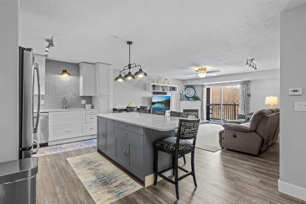 $289,900 | 1321 Lake Drive West, Unit 216, Chanhassen, MN 55317