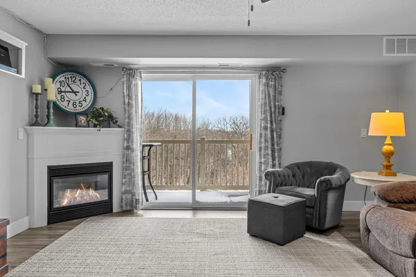 $289,900 | 1321 Lake Drive West, Unit 216, Chanhassen, MN 55317
