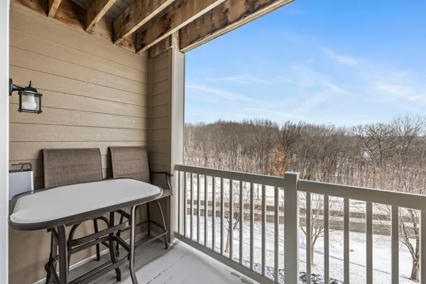 $289,900 | 1321 Lake Drive West, Unit 216, Chanhassen, MN 55317