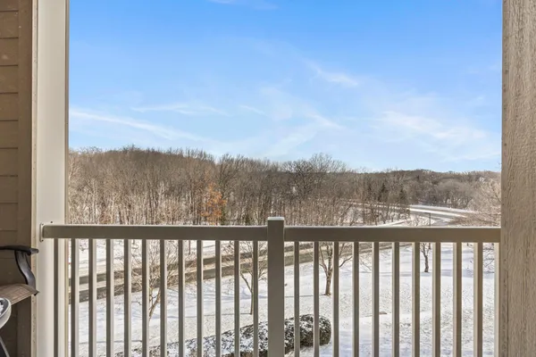 $289,900 | 1321 Lake Drive West, Unit 216, Chanhassen, MN 55317