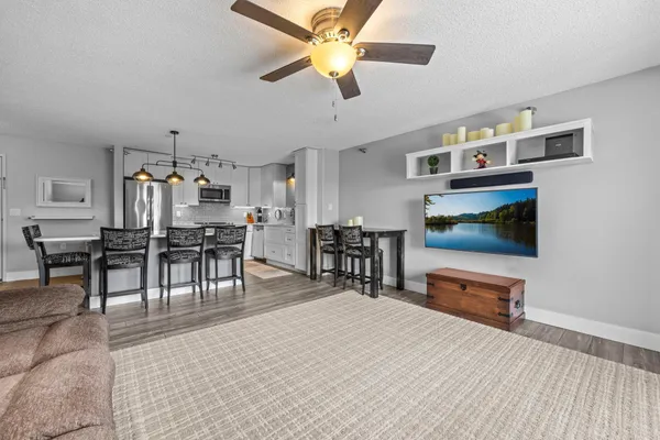 $289,900 | 1321 Lake Drive West, Unit 216, Chanhassen, MN 55317