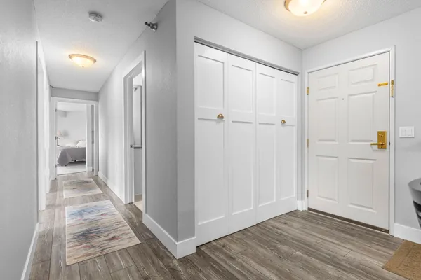 $289,900 | 1321 Lake Drive West, Unit 216, Chanhassen, MN 55317