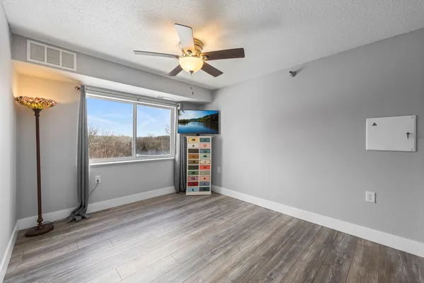 $289,900 | 1321 Lake Drive West, Unit 216, Chanhassen, MN 55317