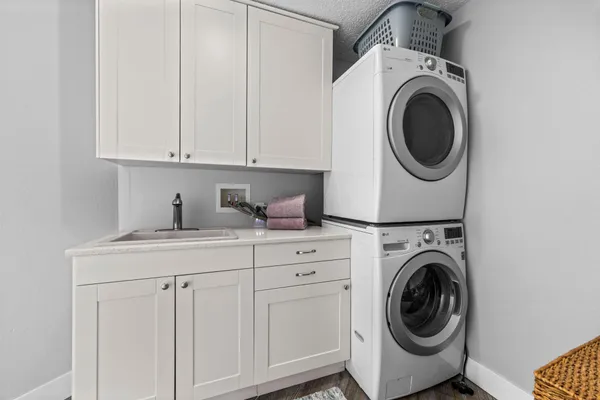 $289,900 | 1321 Lake Drive West, Unit 216, Chanhassen, MN 55317