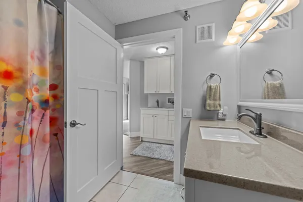 $289,900 | 1321 Lake Drive West, Unit 216, Chanhassen, MN 55317