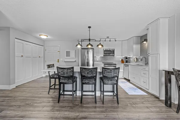 $289,900 | 1321 Lake Drive West, Unit 216, Chanhassen, MN 55317