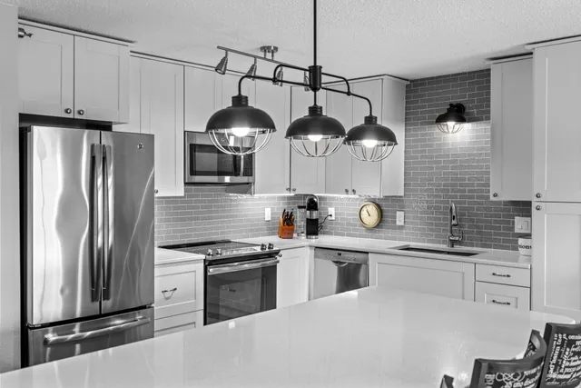 $294,900 | 1321 Lake Drive West, Unit 216, Chanhassen, MN 55317