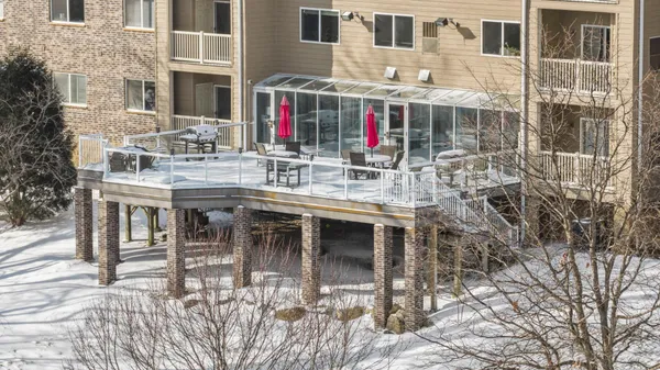 $289,900 | 1321 Lake Drive West, Unit 216, Chanhassen, MN 55317