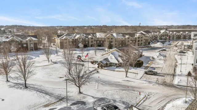 $294,900 | 1321 Lake Drive West, Unit 216, Chanhassen, MN 55317
