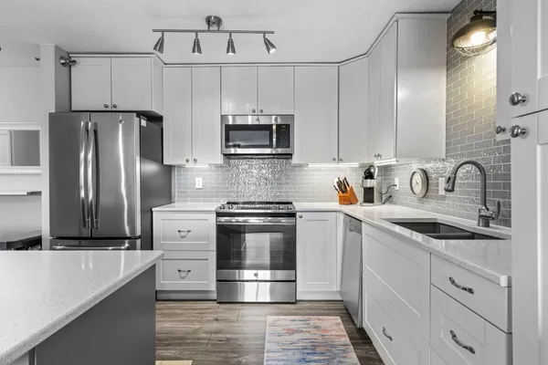 $289,900 | 1321 Lake Drive West, Unit 216, Chanhassen, MN 55317