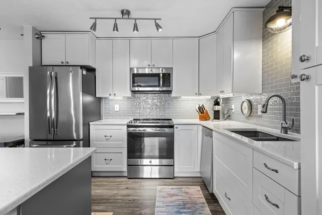 $294,900 | 1321 Lake Drive West, Unit 216, Chanhassen, MN 55317